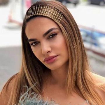 Liberta Spahiu e ka lënë anash ‘zhveshjen’, sonte është shfaqur e veshur si bukuroshe e vërtetë