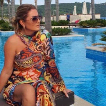 Motra e Edona Llalloshit me stil të ri të veshjes, kaq shumë po i paska hije