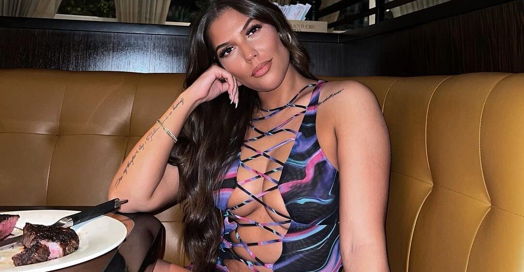 Kejsi i Stresit ia qet flakën rrjetit, provokon rëndë me poza të zjarrta nga shtrati