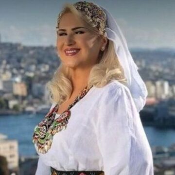 Shyhrete Behluli Paska pritur derisa t’na marrë malli, Shyhretja më në fund shfaqet sërish me veshje tradicionale