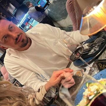 E dashura e Bleros del e veshur me miniq, po duket aq seksi sa do ta ‘tranoi’ këngëtarin