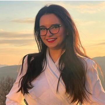 tringa Reja e Mihrijës po bën jetë “të shtenjtë”, na prezanton me veturën e saj super-luksoze