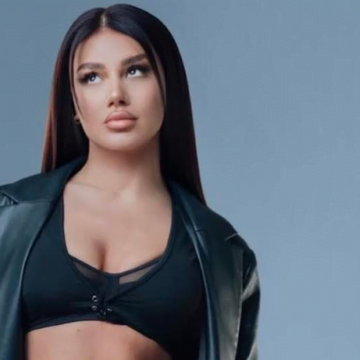 Dhurata Dora Totalisht e papritur: Dhurata Dora zbulon se është shtatzënë, ekspozon barkun e fryrë