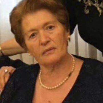 S’mund ta përballonte dhimbjen, vdes nëna e Edmond Lajqit, një ditë pasi djali ia vrau renë