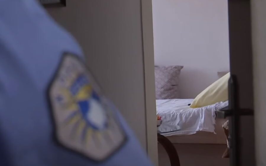 Pamje nga vendi ku dje u vra gruaja nga burri në Pejë