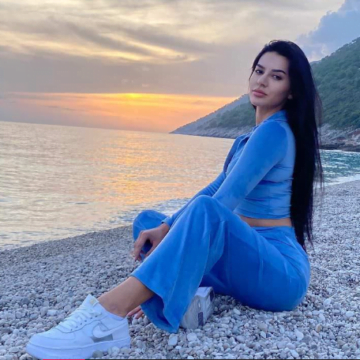 effii Efi ja qet ‘flakën’ rrjeteve sociale, ekspzon asetet bombastike