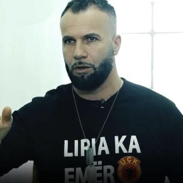 Kujdes, pamje shumë e rëndë e momentit të vrasjes së Faton Hajrizit, shfaqet i gjakosur dhe i shtrirë pa shenja jete