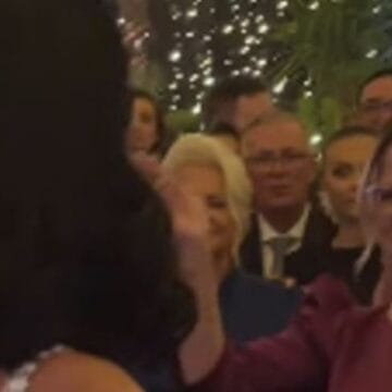 Dafina Vjehrra e Dafina Zeqirit si moshatare me nuse, vallëzon me të për herë të parë