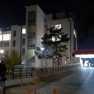 QKUK Vëllau që theri për vdekje vëllanë përfundon edhe vet në spital, kjo është arsyeja