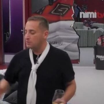 Rezarti Rezarti merr vendimin e papritur, bën gati valixhen për t’u larguar nga shtëpia