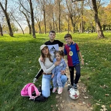 albulena 1 Kështu duket e diela e ministres Albulena Haxhiu