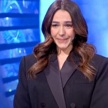 jonida Jonida ua këput shpirtin shikuesve, përlotet në studio për babain që i vdiq pak ditë më parë