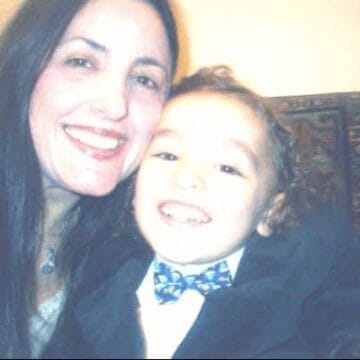 parashqevi Parashqevi Simaku flet vet më e lumtur se kurrë, gjen djalin që e priti me vite