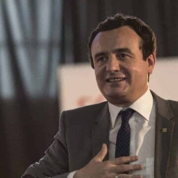 Kurti flet për herë të parë pas rezultateve, e “godet” rëndë opozitën