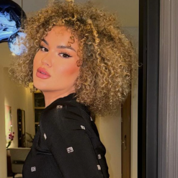 Arta-Elezaj Arta Elezaj provokon rëndë duke ekpozuar më shumë se që duhet