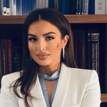 Fero e përmend në këngë – Vjen reagimi i papritur nga motra e Presidentes