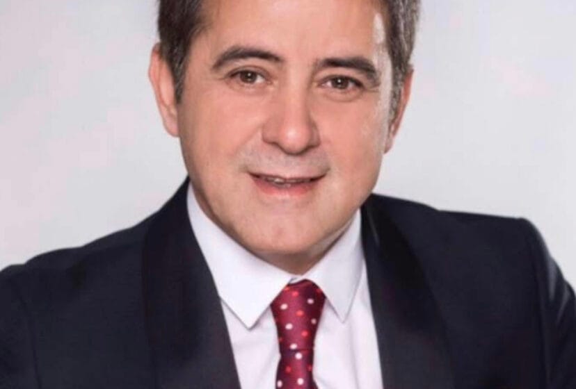 Nysret Muqiqi në zi, humb njeriun e zemrës e s’mund t’i mbajë lotët