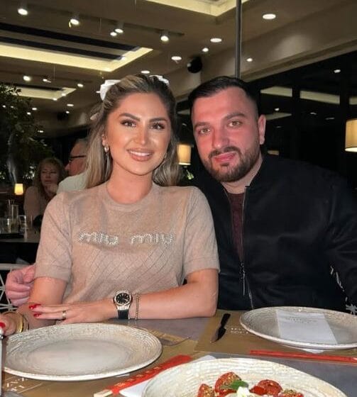 Engjëllusha refuzon të gatuajë në shtëpinë e burrit, vet del ha jashtë, e vjehrrinë i lë pa pikë buke