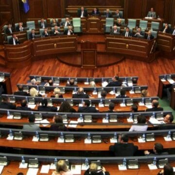 Ditë zie për deputeten e njohur kosovare, për Bajram humbi babanë