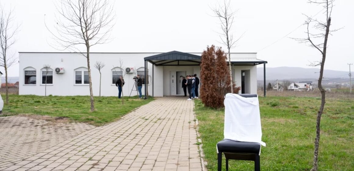 nexhmijaaaa Lot e dhimbje e madhe, pamje rrënqethëse nga varrimi i Nexhmijes që u vra dje