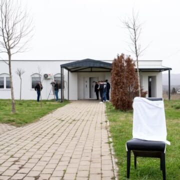 Lot e dhimbje e madhe, pamje rrënqethëse nga varrimi i Nexhmijes që u vra dje