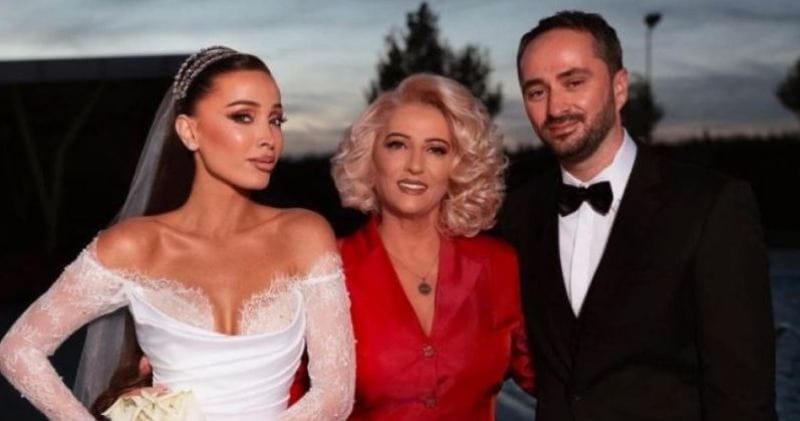 Erza-dhe-Shkurte-Fejza Reja e Shkurte Fejzës shfaqet për herë të parë pas lindjes, pamja e saj i la të gjithë pa fjalë