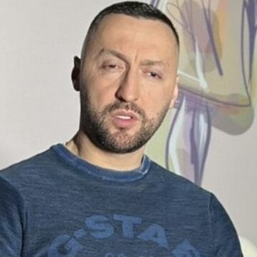 Sëmundja e të atit mashtrim? G Bani bën veprimin e papritur