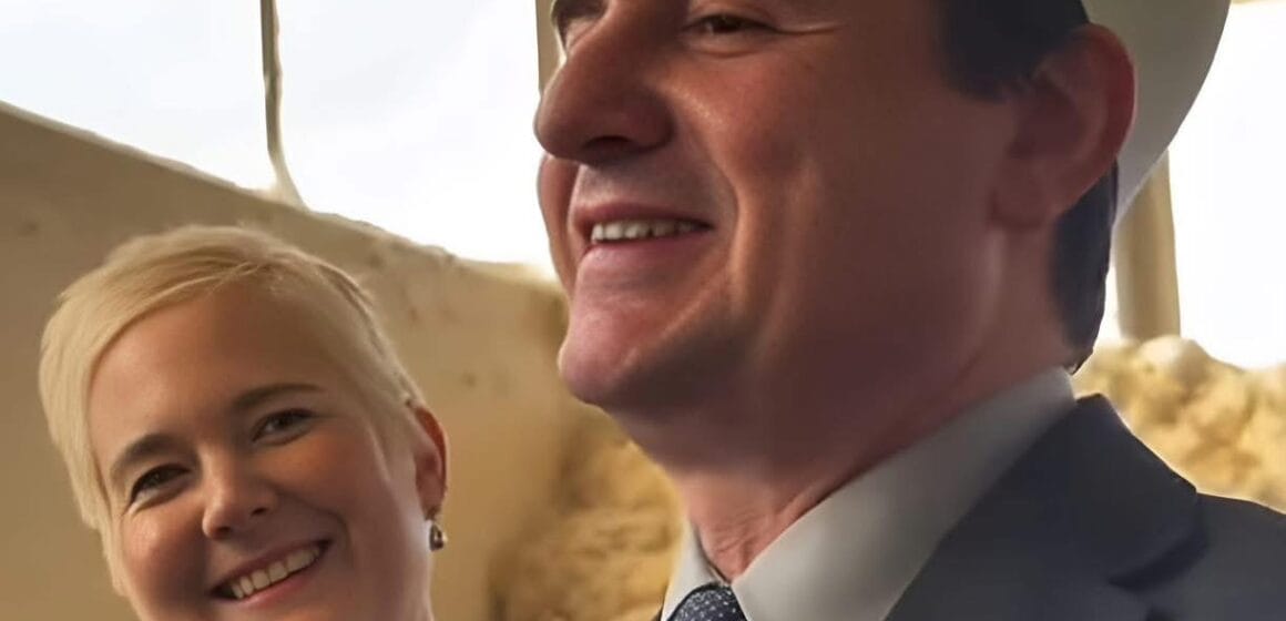 Si e komentoni apo përshkruani ju këtë fotografi të Albin Kurtit?