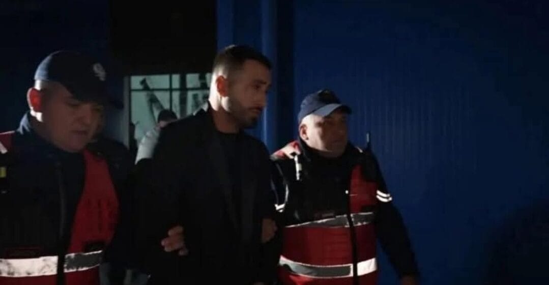 Jozii Policia liron Jozin pasi e goditi shuplakë Gjestin gjatë spektaklit LIVE në BBVA