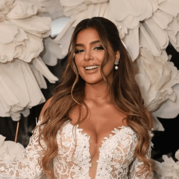 Lela vishet tamam si nuse për shtëpi, do t’ia bëj zemrën mal vjehrrës me këtë pamje