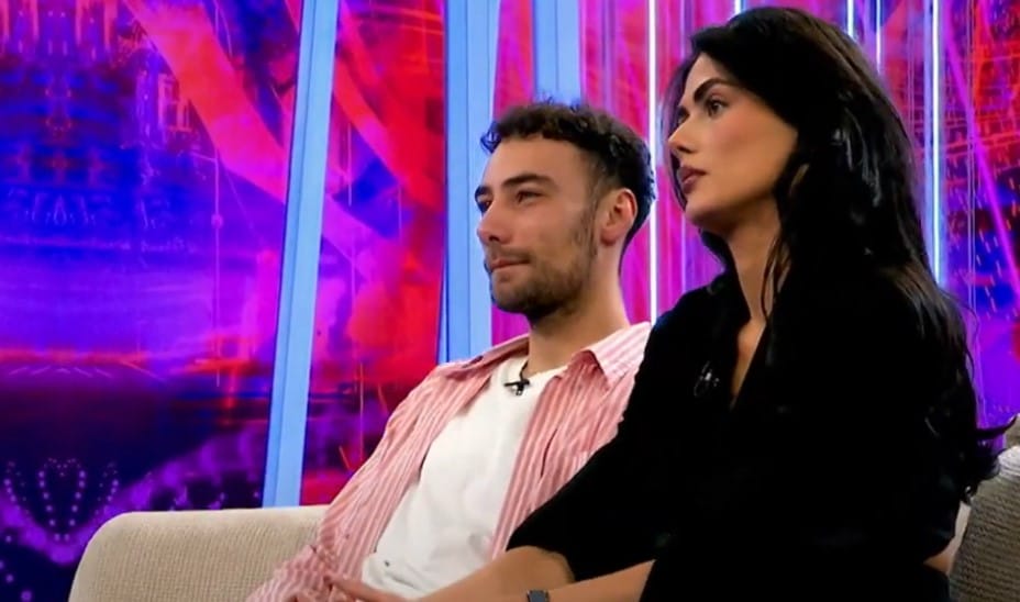 diana Vetëm pak kohë pas ndarjes nga Diana, Arioni shihet në shoqërinë e dikujt tjetër – e paska nisur jetën e re