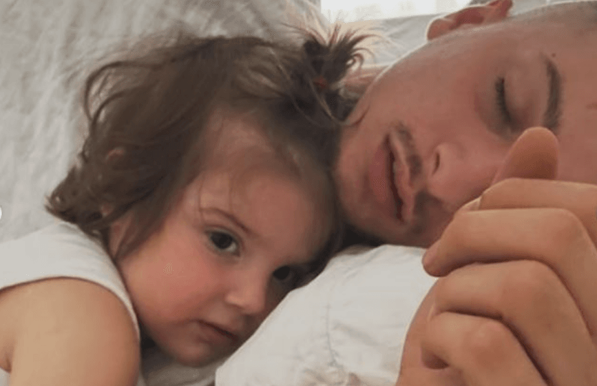 Në ditëlindjen e vajzës së tij, Fero prek me positmin emocionues: Tetë muaj më kanë ndarë padrejtësisht nga ti, babi po vjen për ty