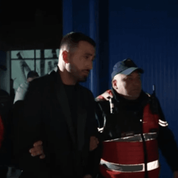 jozi Me pranga në duar, momenti i arrestimit të Jozit nga policia pasi goditi Gjestin (PAMJE)