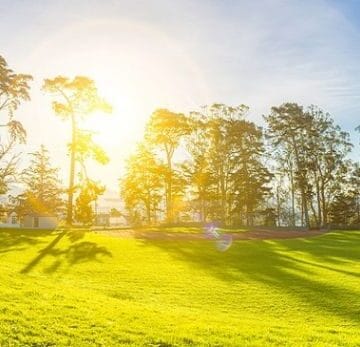Moti sot për merak, mund t’i shijoni rrezet e diellit si në pikë të verës