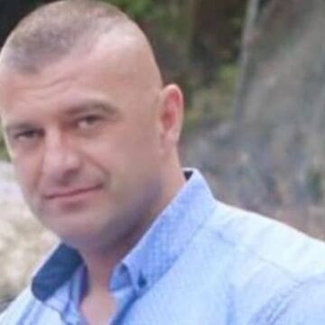 Polici nga Deçani vdiq në lule të rinisë, personi më i afërt i tij përlot me fjalët për të – e rëndë sa më s’ka