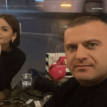 Varroset polici që vdiq dje, vajza e tij i përloti të gjithë me fjalët në varrimin e tij – do t’u coptohet zemra