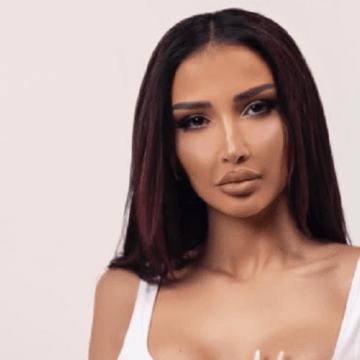 xheneta I dashuri i Xhenetës nuk është aspak xheloz, e lejon të pozojë edhe pa të brendshme