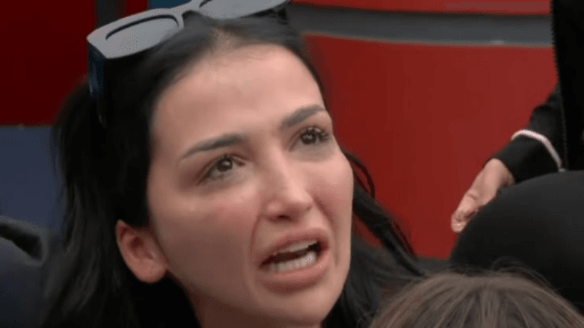 xheneta E papritur: Xheneta përfundon në spital, shqetësuese – kjo është gjendja e saj tek mjeku (PAMJE)