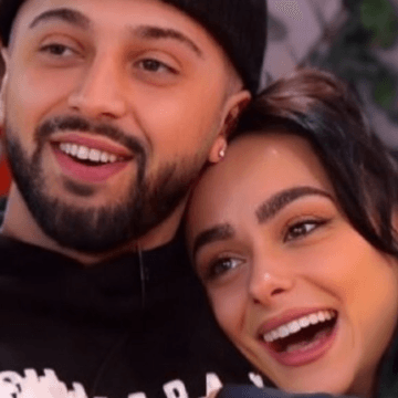 gjesti Gjesti më në fund shfaqet krah Eglit, madje para mijëra njerëzve i dhuron puthje pasionante, s’po e fsheh më dashninë