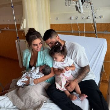 519534026_18473800363079043_2283061657337638119_n Njomza dhe Rinori bëhen prindër për herë të dytë, ky është emri i veçantë që ia lanë djalit