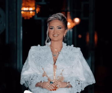 Engji nuk e la me kaq, ajo shkon në një dasëm tjetër me dimija, krah vjehrrës dhe burrit