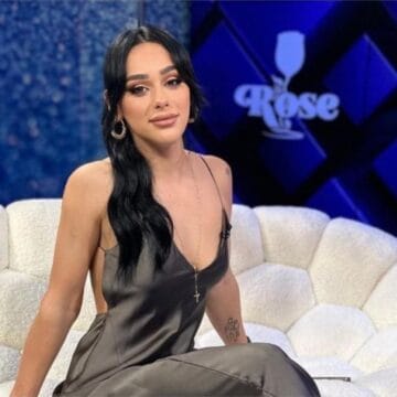 Egli5 Egli Tako ekspozon trupin ‘bombë’ në bikini, mahnit ndjekësit me pamjen perfekte