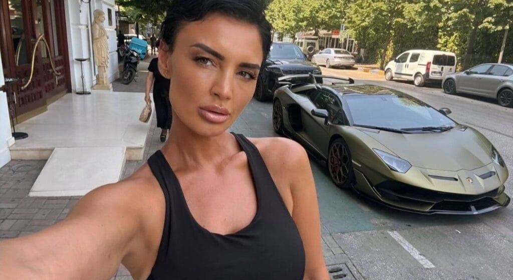 Genta Ismajli trondit rrjetin – shfaqet me pamje të re dhe Lamborghini që ‘djeg’ rrugët!