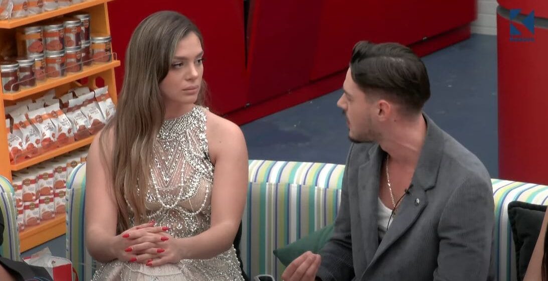 Lela-dhe-Leo Leo dhe Lela ndahën për këtë arsyje, ajo po vepron krye në veti-Leos nuk i pëlqen aspak gjesti i saj