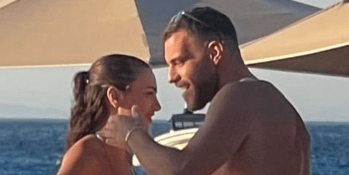 Sara Sara s’do t’ia di se ku e ka vajzën e vogël, po i shijon pushimet me të dashurin e ri – bëjnë skena para pushuesve aty