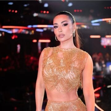 Soni Soni Malaj shfaqet ‘zjarr’, ekspozon linjat e përsosura trupore në bikini