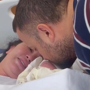 Nuk e dinim se Kreshniku është burrë kaq i kujdesshëm, kaq shumë po i rri gati Dafinës pas lindjes së djalit (PAMJE)