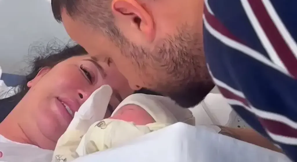 Dafina jep lajmin e madh, djali i saj i paska dy emra, emri i dytë qenka më i ëmbël sesa ai që keni dëgjuar