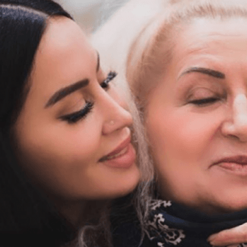 dafina-zeqiri-750x439-1-600x360 Jo veç me motrën, Dafina hidhërohet edhe me nënën e saj, ajo nuk ia uron as lindjen e djalit – e injoron nipin, s’do t’ia shoh sytë