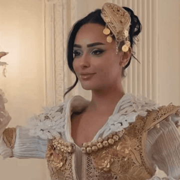 egliii Egli Tako e bën pishman Gjestin dhe nënën e tij që s’e pranuan për nuse, pozon me dimija